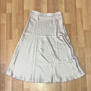 Dèluc Small 30” Long Satin Skirt
